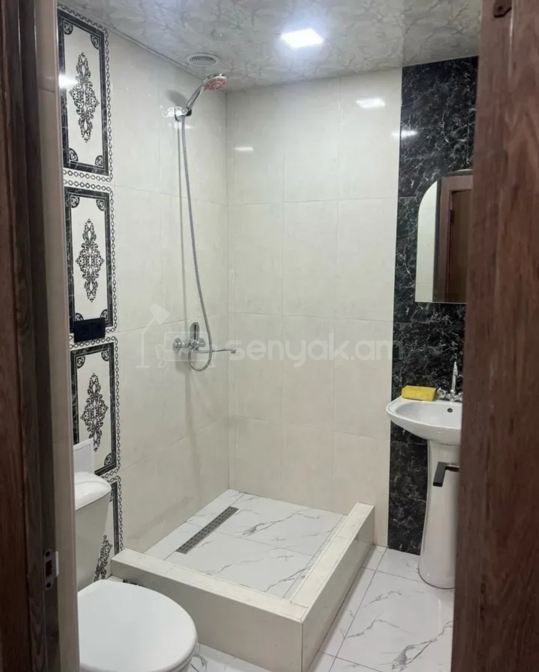 2 Սենյականոց Բնակարան, 42քմ, 9/9 հարկ, Կապիտալ Վերանորոգված, Կահավորված, Արևկող