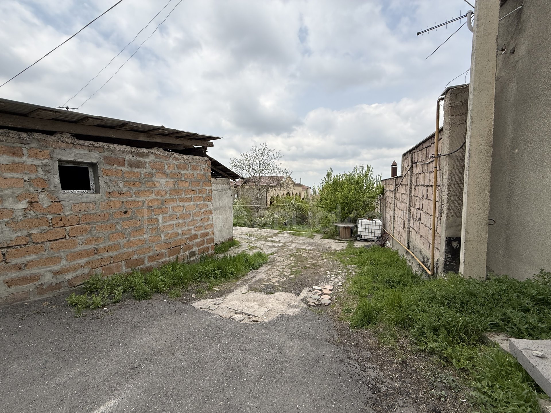 Բնակելի Նշանակության Հողատարածք, 1800քմ, Խմելու Ջրով, Էլեկտրականությամբ, Պարսպապատ