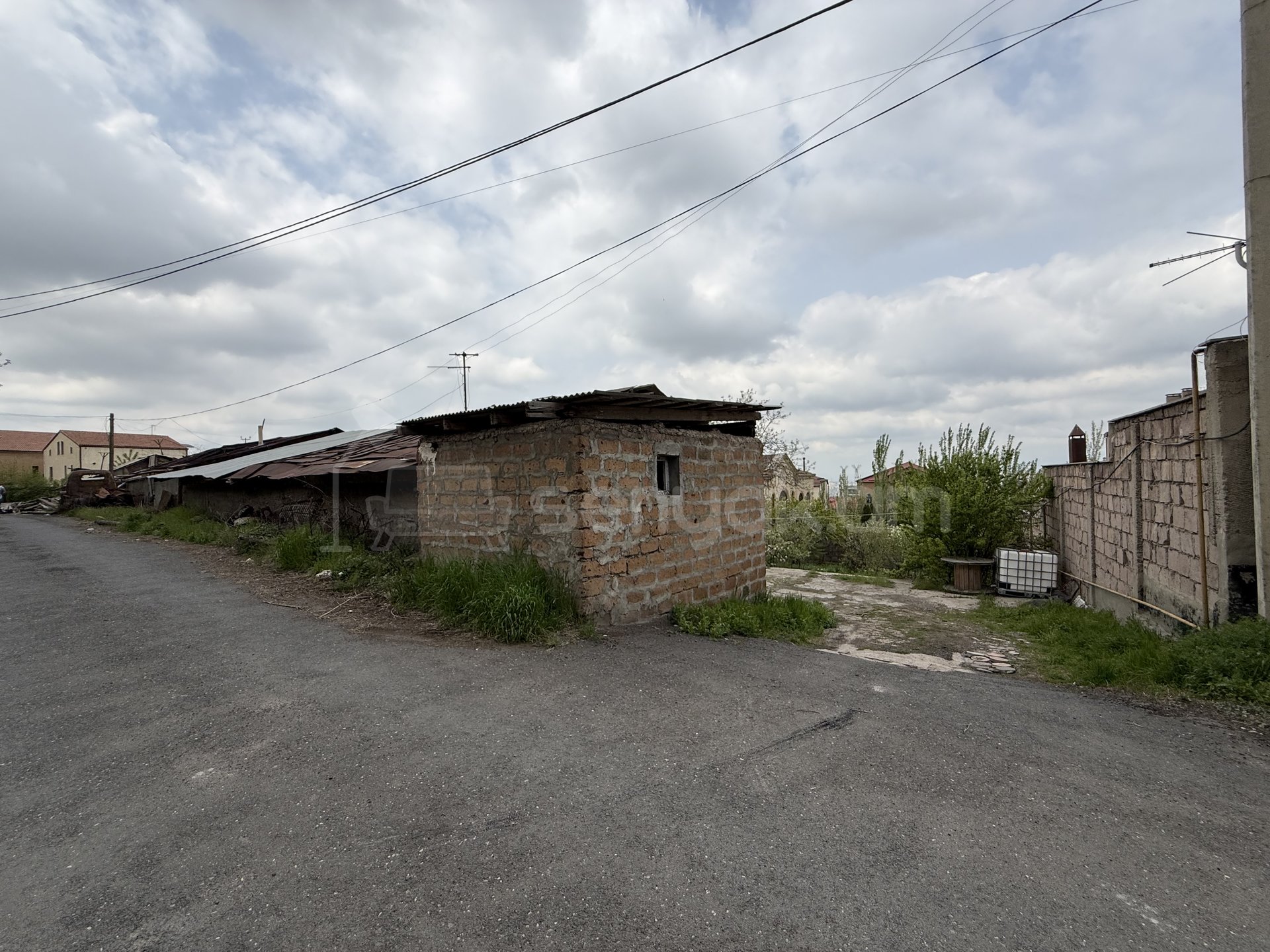 Բնակելի Նշանակության Հողատարածք, 1800քմ, Խմելու Ջրով, Էլեկտրականությամբ, Պարսպապատ