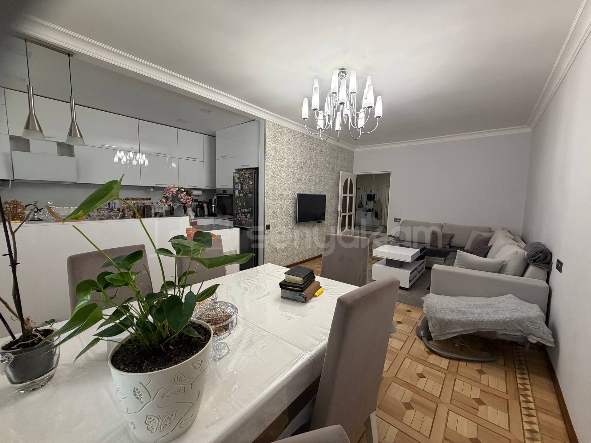 4 Սենյականոց Բնակարան Քարե Շենքում, 89քմ, 2/5 հարկ, Կապիտալ Վերանորոգված