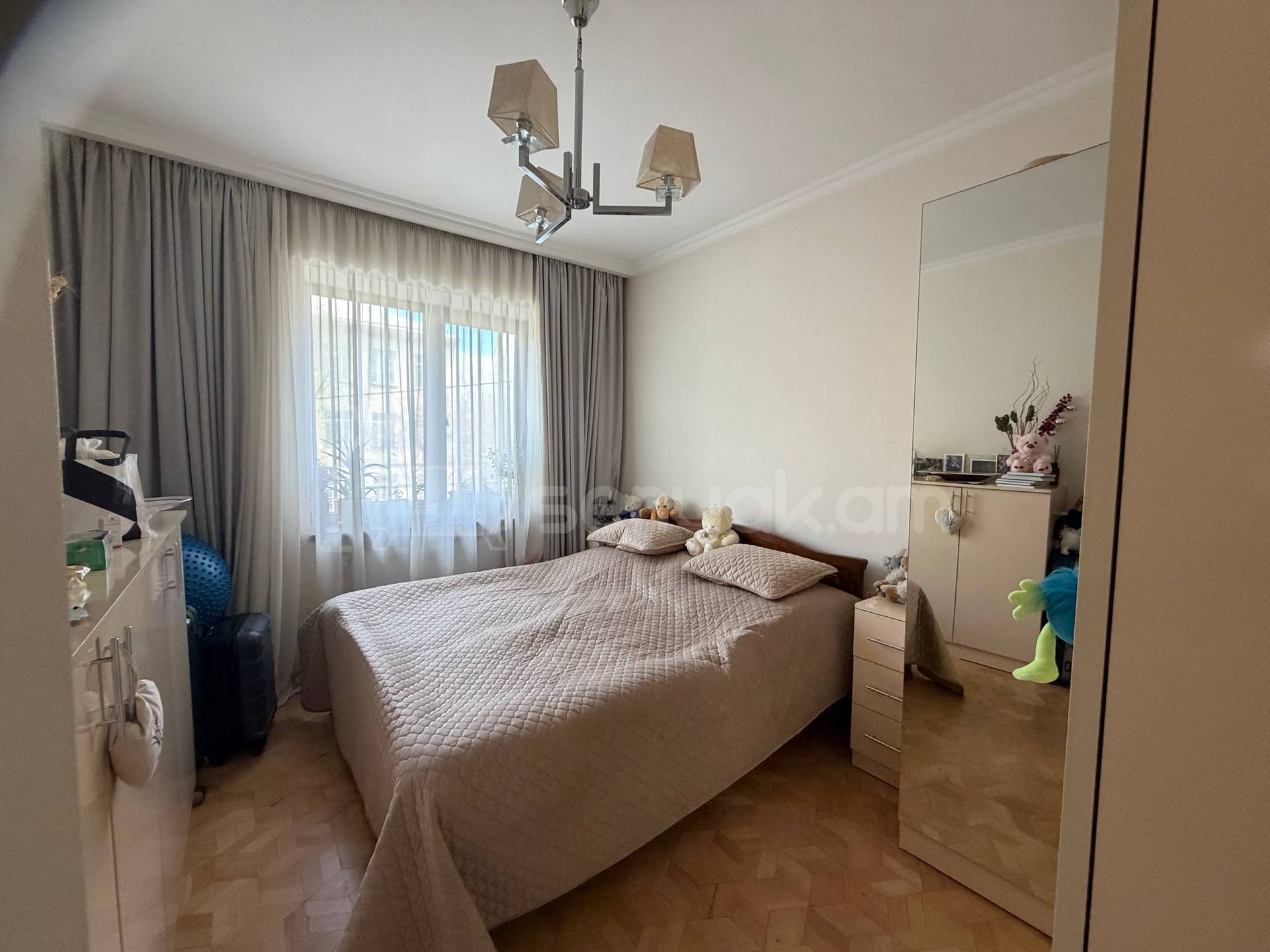 4 Սենյականոց Բնակարան Քարե Շենքում, 89քմ, 2/5 հարկ, Կապիտալ Վերանորոգված