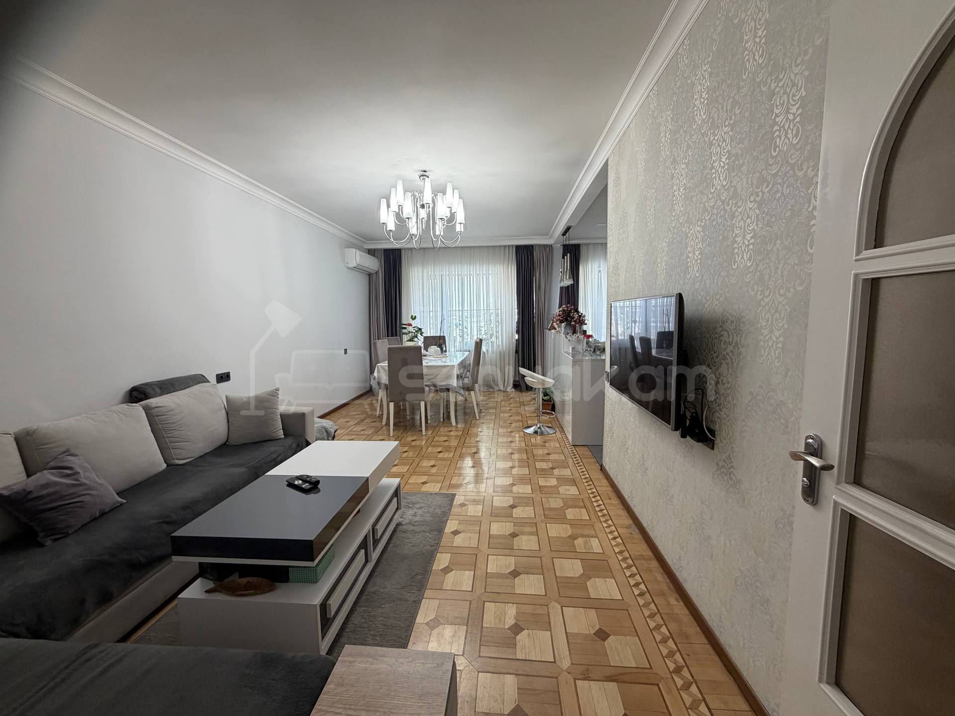 4 Սենյականոց Բնակարան Քարե Շենքում, 89քմ, 2/5 հարկ, Կապիտալ Վերանորոգված