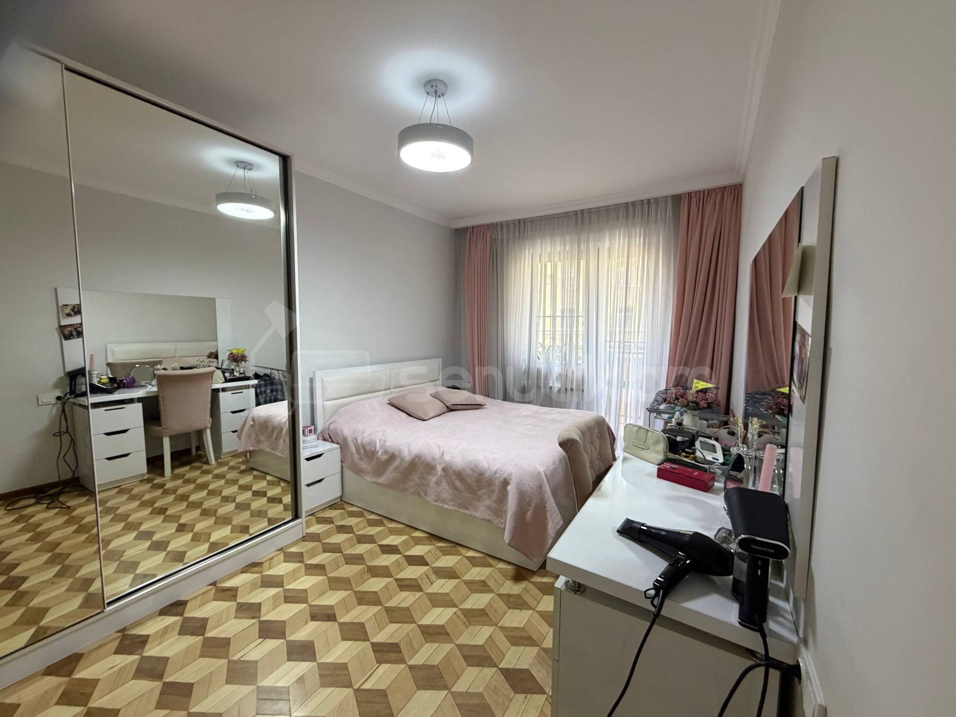 4 Սենյականոց Բնակարան Քարե Շենքում, 89քմ, 2/5 հարկ, Կապիտալ Վերանորոգված