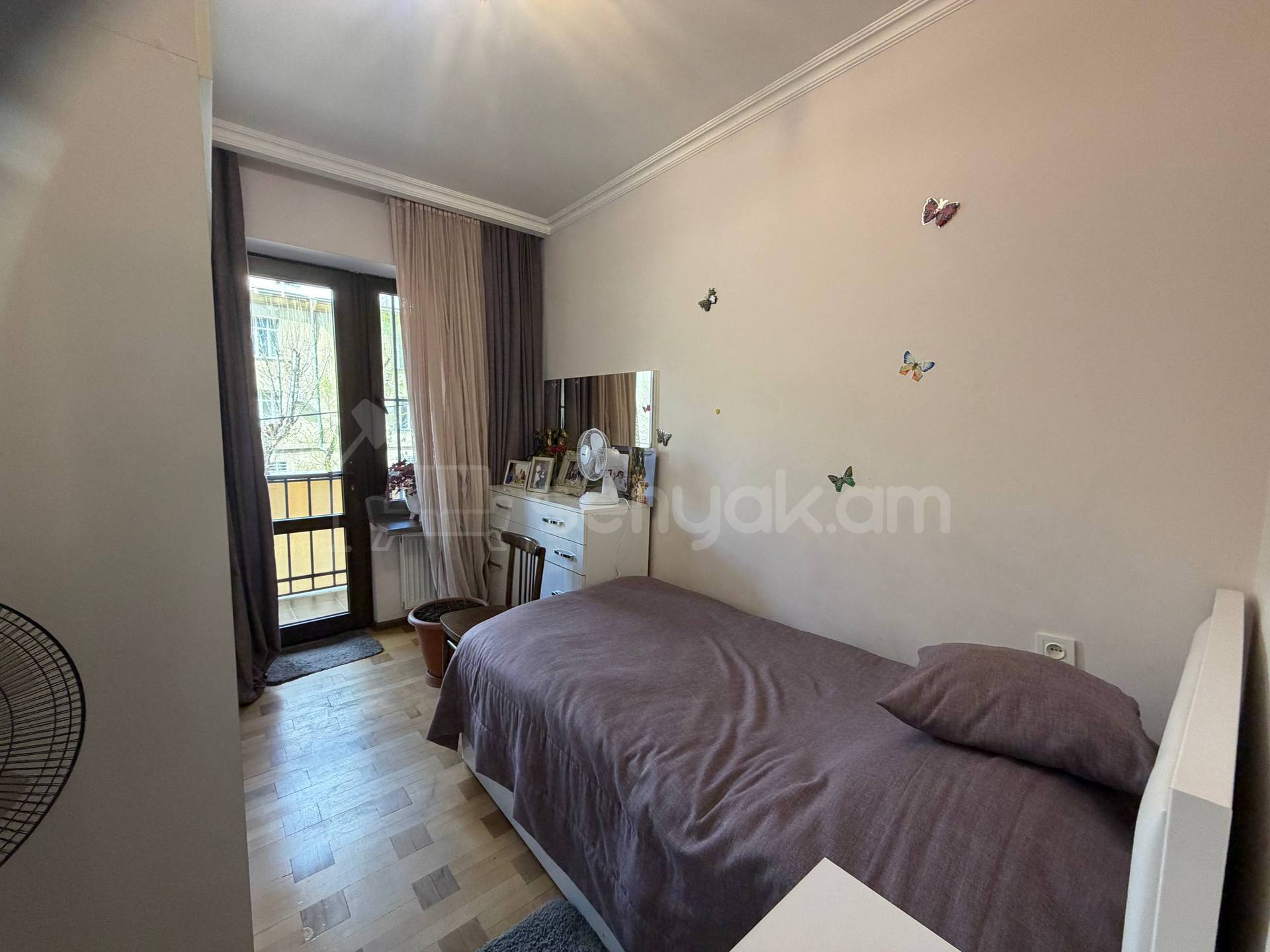 4 Սենյականոց Բնակարան Քարե Շենքում, 89քմ, 2/5 հարկ, Կապիտալ Վերանորոգված