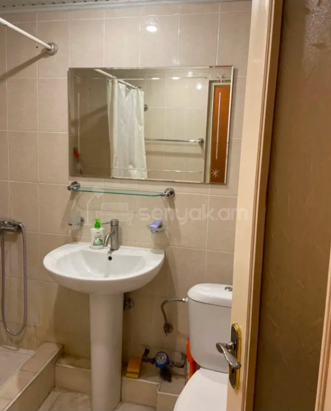 2 Սենյականոց Բնակարան Քարե Շենքում, 54քմ, 2/5 հարկ, Նորմալ Վիճակում, Կահավորված, Արևկող