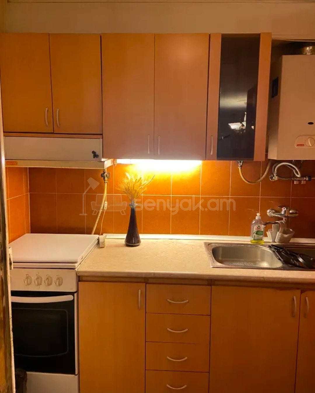 2 Սենյականոց Բնակարան Քարե Շենքում, 54քմ, 2/5 հարկ, Նորմալ Վիճակում, Կահավորված, Արևկող