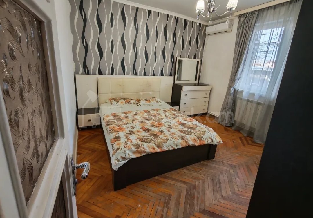 3 Սենյականոց Բնակարան Քարե Շենքում, 73քմ, 1/5 հարկ, Նորմալ Վիճակում, Կահավորված, Արևկող