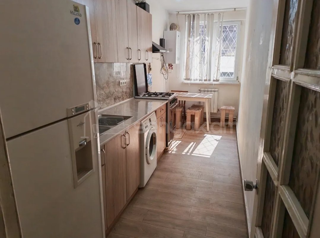 3 Սենյականոց Բնակարան Քարե Շենքում, 73քմ, 1/5 հարկ, Նորմալ Վիճակում, Կահավորված, Արևկող