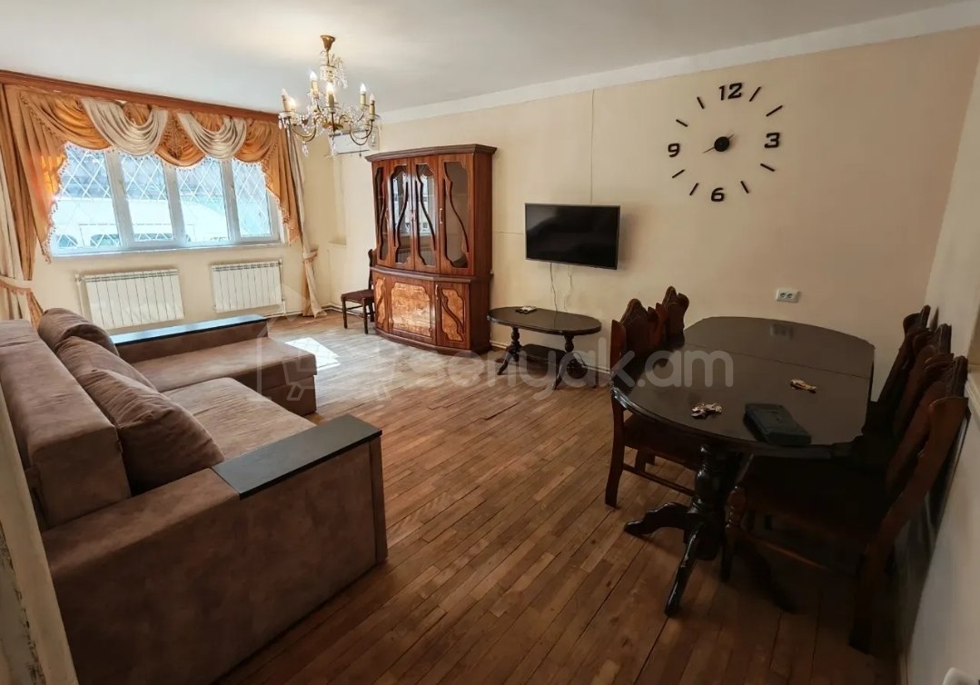 3 Սենյականոց Բնակարան Քարե Շենքում, 73քմ, 1/5 հարկ, Նորմալ Վիճակում, Կահավորված, Արևկող