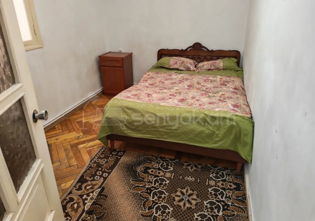 3 Սենյականոց Բնակարան Քարե Շենքում, 73քմ, 1/5 հարկ, Նորմալ Վիճակում, Կահավորված, Արևկող