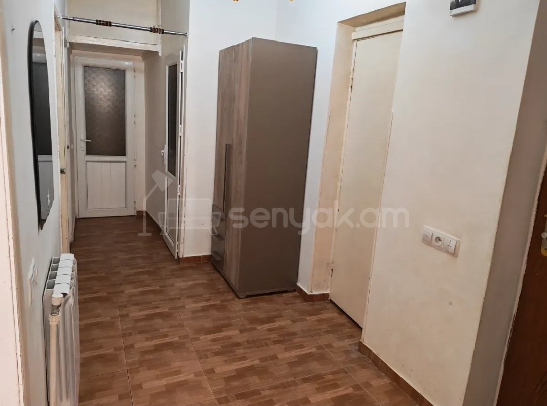 3 Սենյականոց Բնակարան Քարե Շենքում, 73քմ, 1/5 հարկ, Նորմալ Վիճակում, Կահավորված, Արևկող