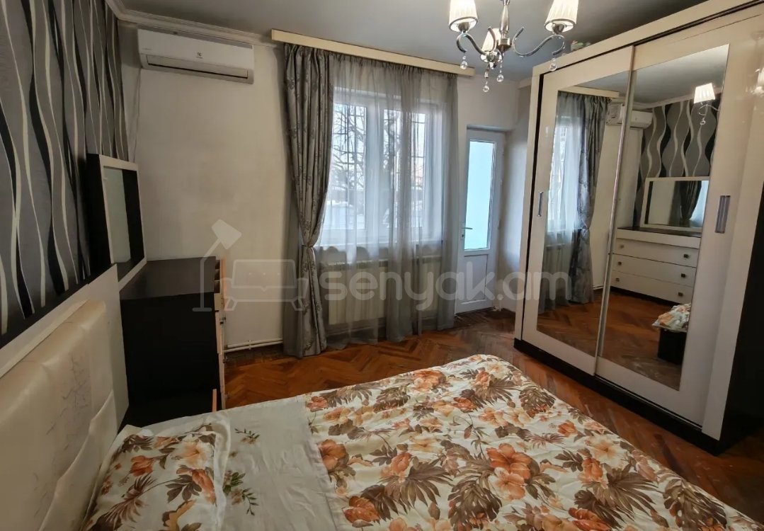 3 Սենյականոց Բնակարան Քարե Շենքում, 73քմ, 1/5 հարկ, Նորմալ Վիճակում, Կահավորված, Արևկող