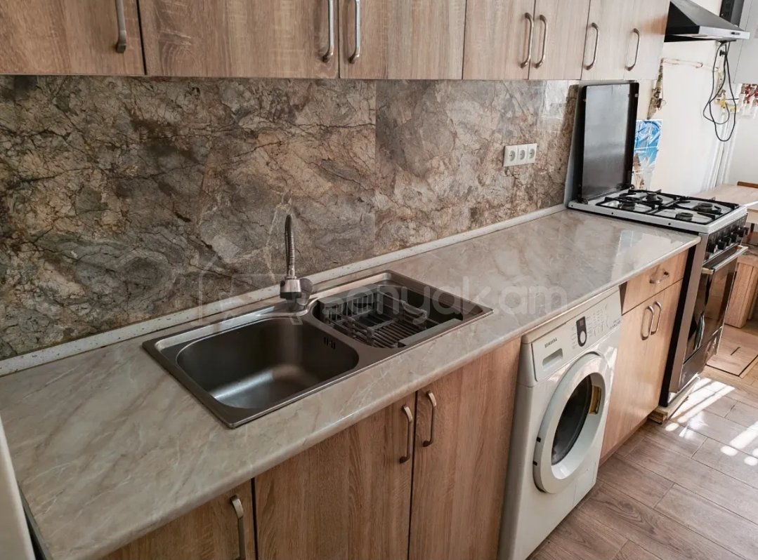 3 Սենյականոց Բնակարան Քարե Շենքում, 73քմ, 1/5 հարկ, Նորմալ Վիճակում, Կահավորված, Արևկող