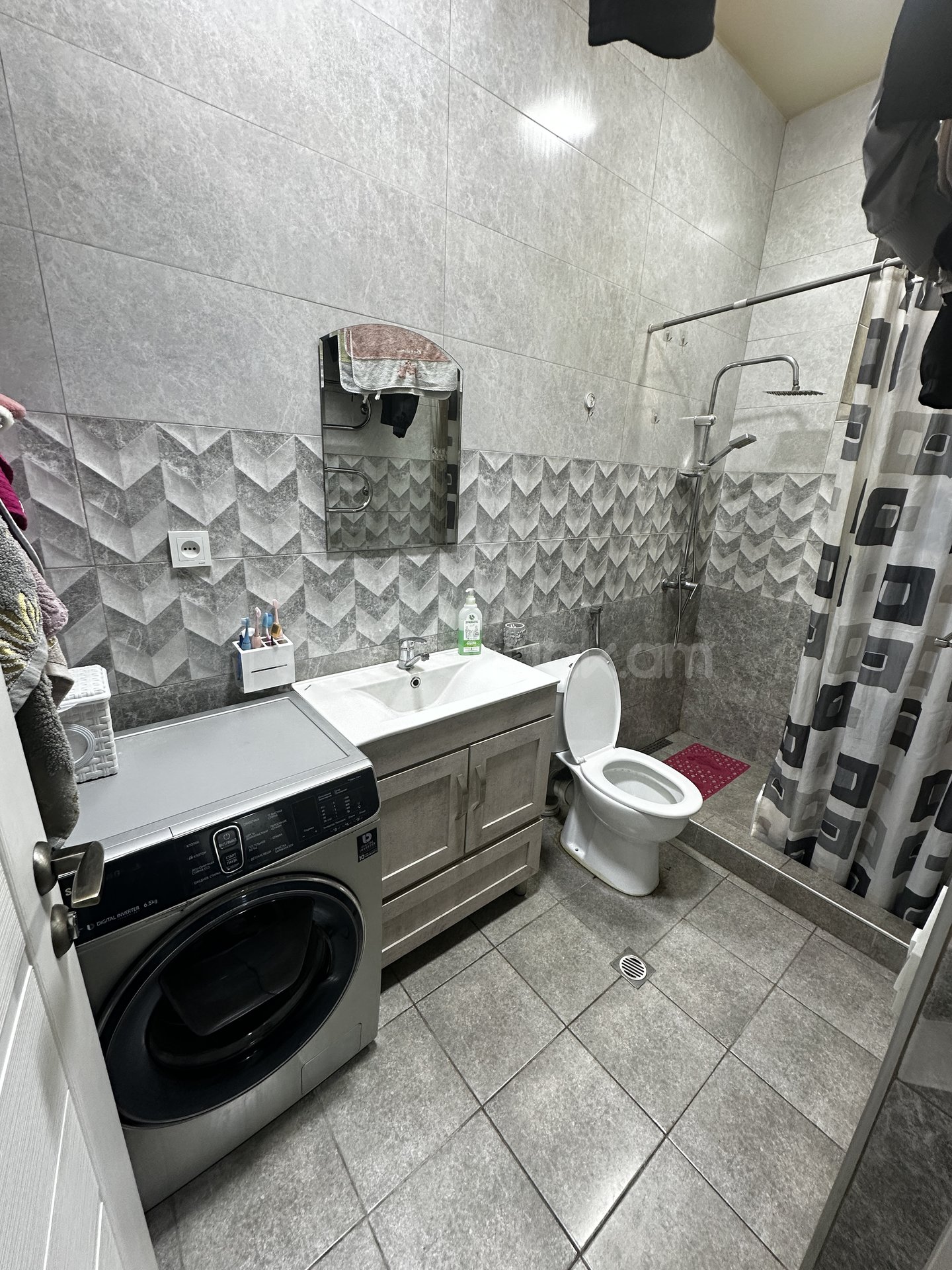 1 Սենյականոց Բնակարան Քարե Շենքում, 26քմ, 1/5 հարկ, Դիզայներական Վերանորոգված