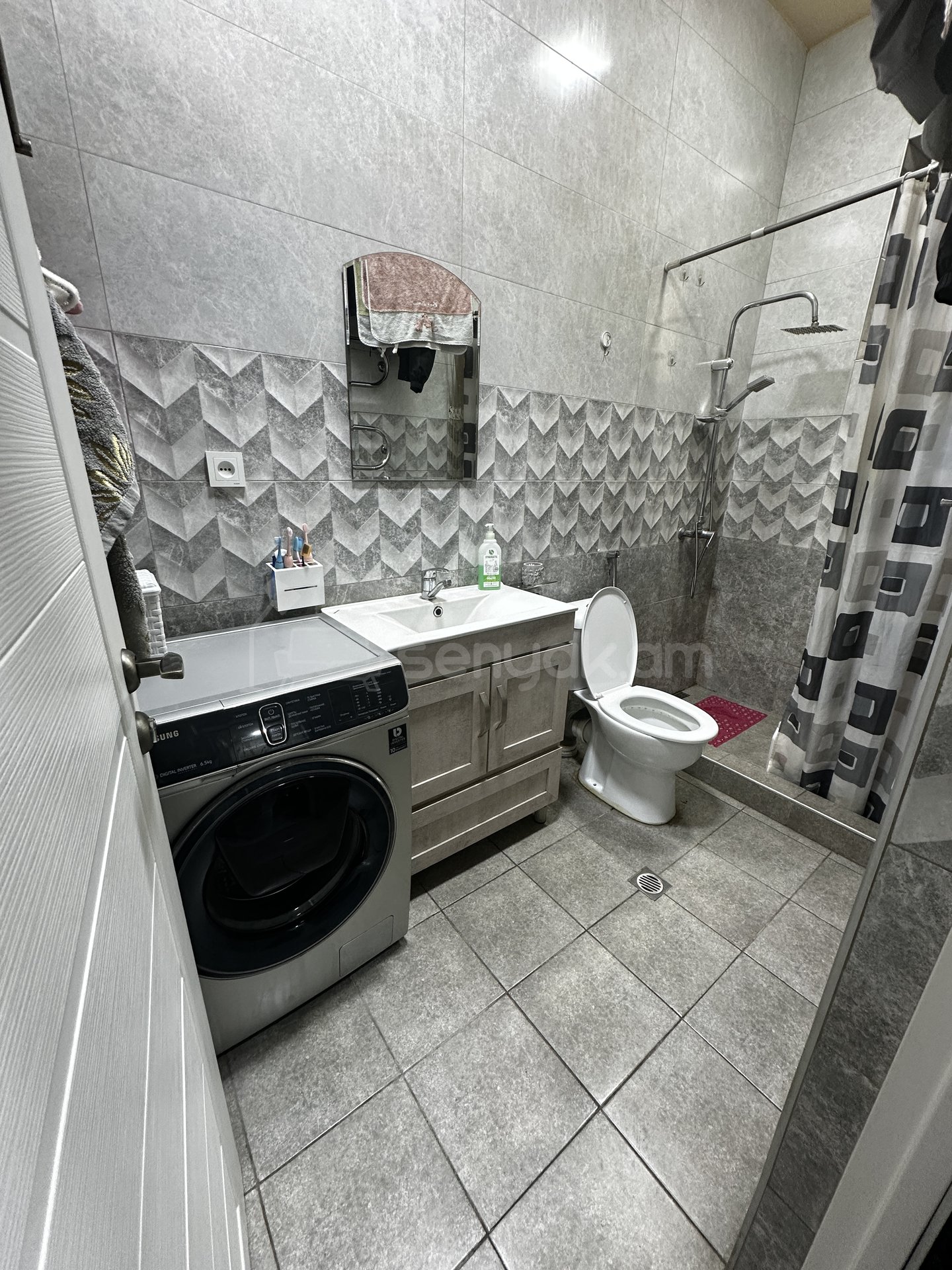 1 Սենյականոց Բնակարան Քարե Շենքում, 26քմ, 1/5 հարկ, Դիզայներական Վերանորոգված