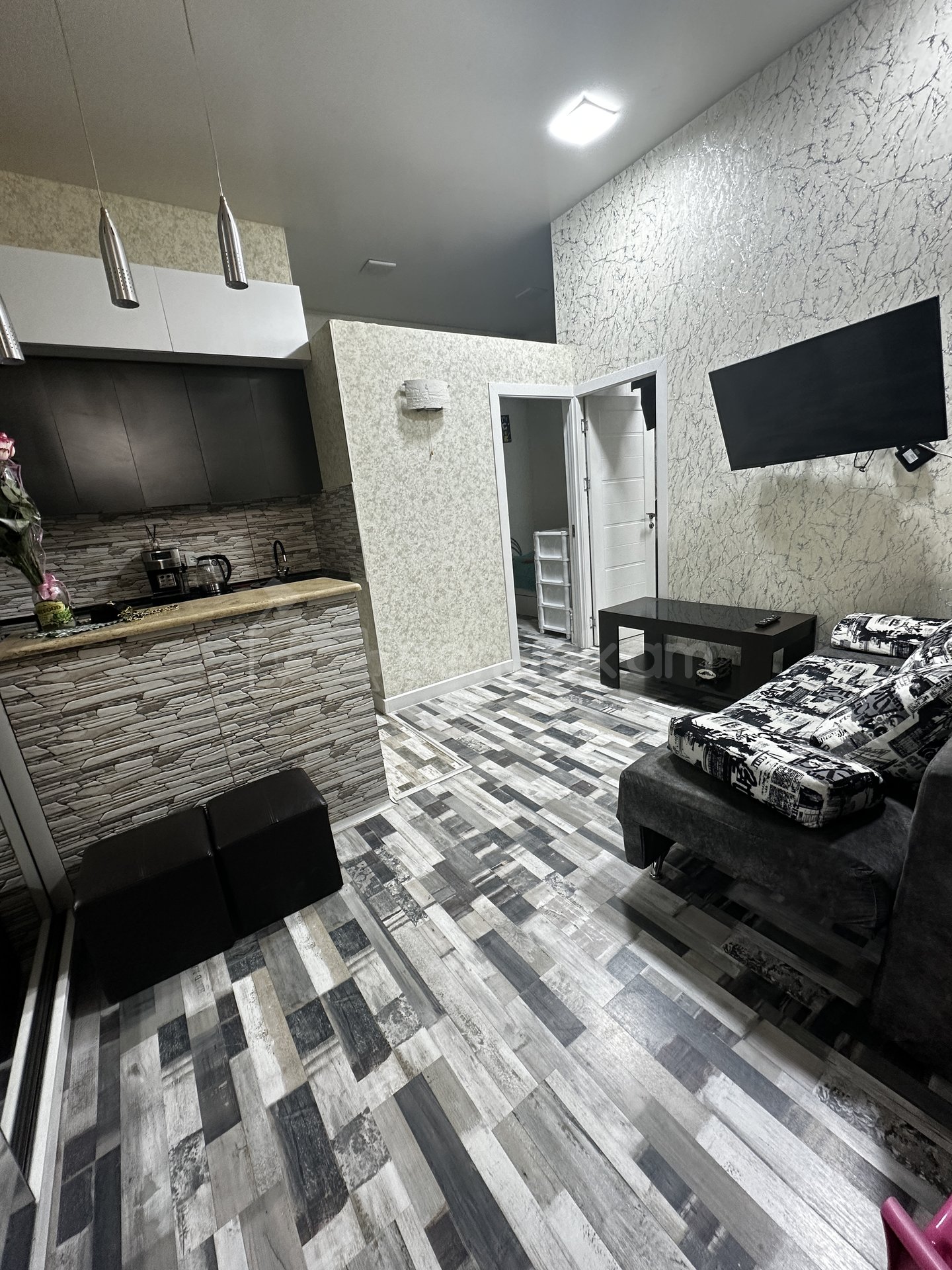 1 Սենյականոց Բնակարան Քարե Շենքում, 26քմ, 1/5 հարկ, Դիզայներական Վերանորոգված