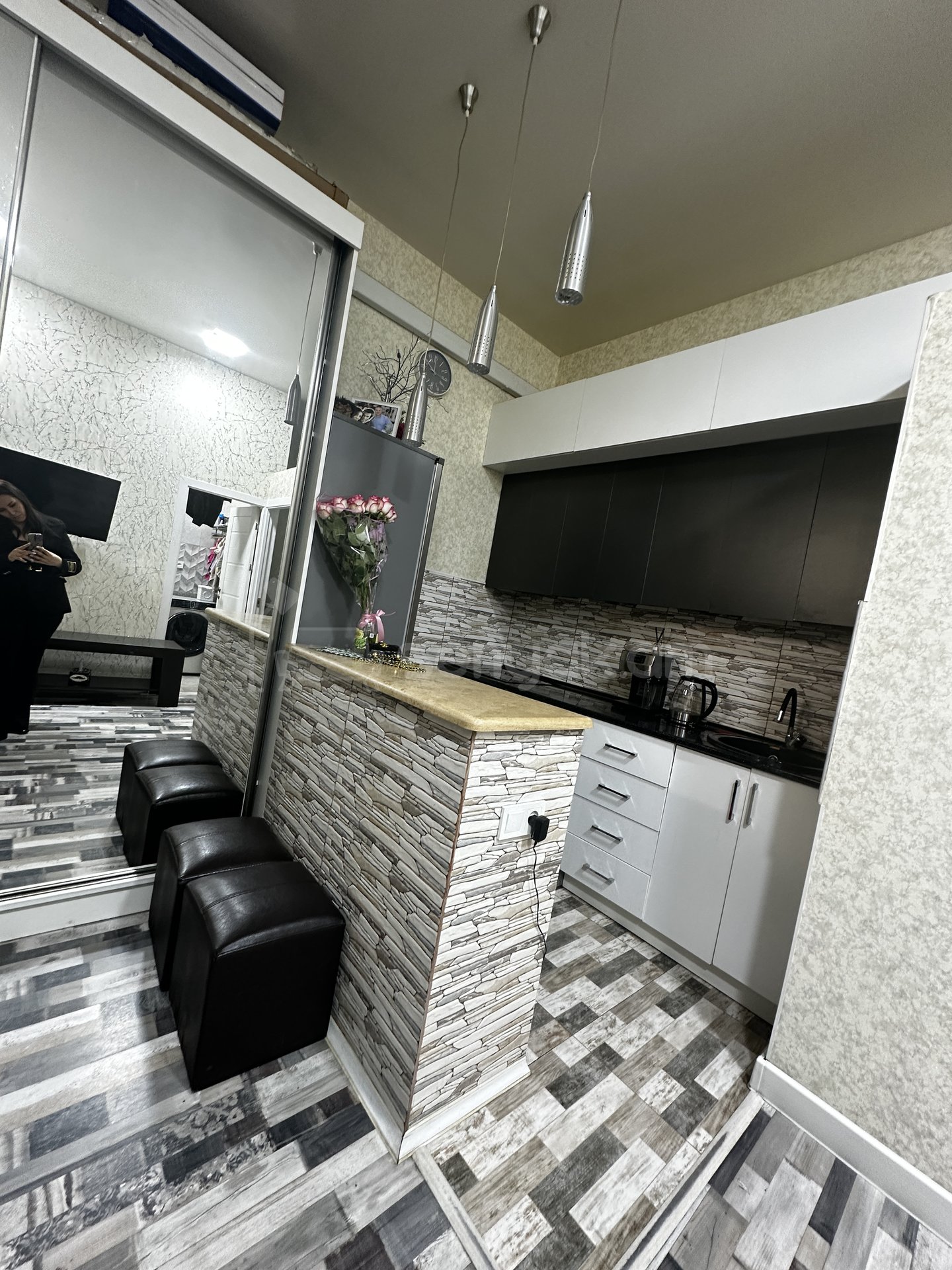 1 Սենյականոց Բնակարան Քարե Շենքում, 26քմ, 1/5 հարկ, Դիզայներական Վերանորոգված