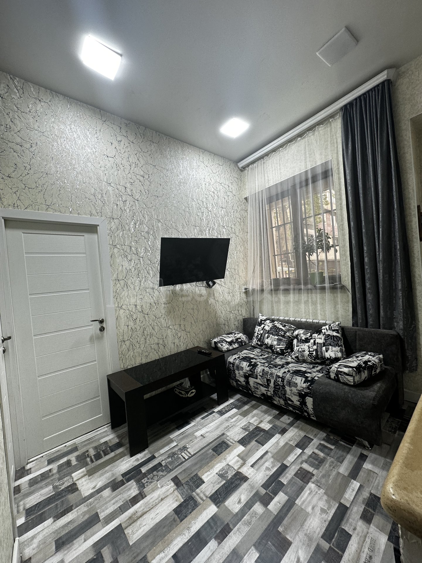 1 Սենյականոց Բնակարան Քարե Շենքում, 26քմ, 1/5 հարկ, Դիզայներական Վերանորոգված