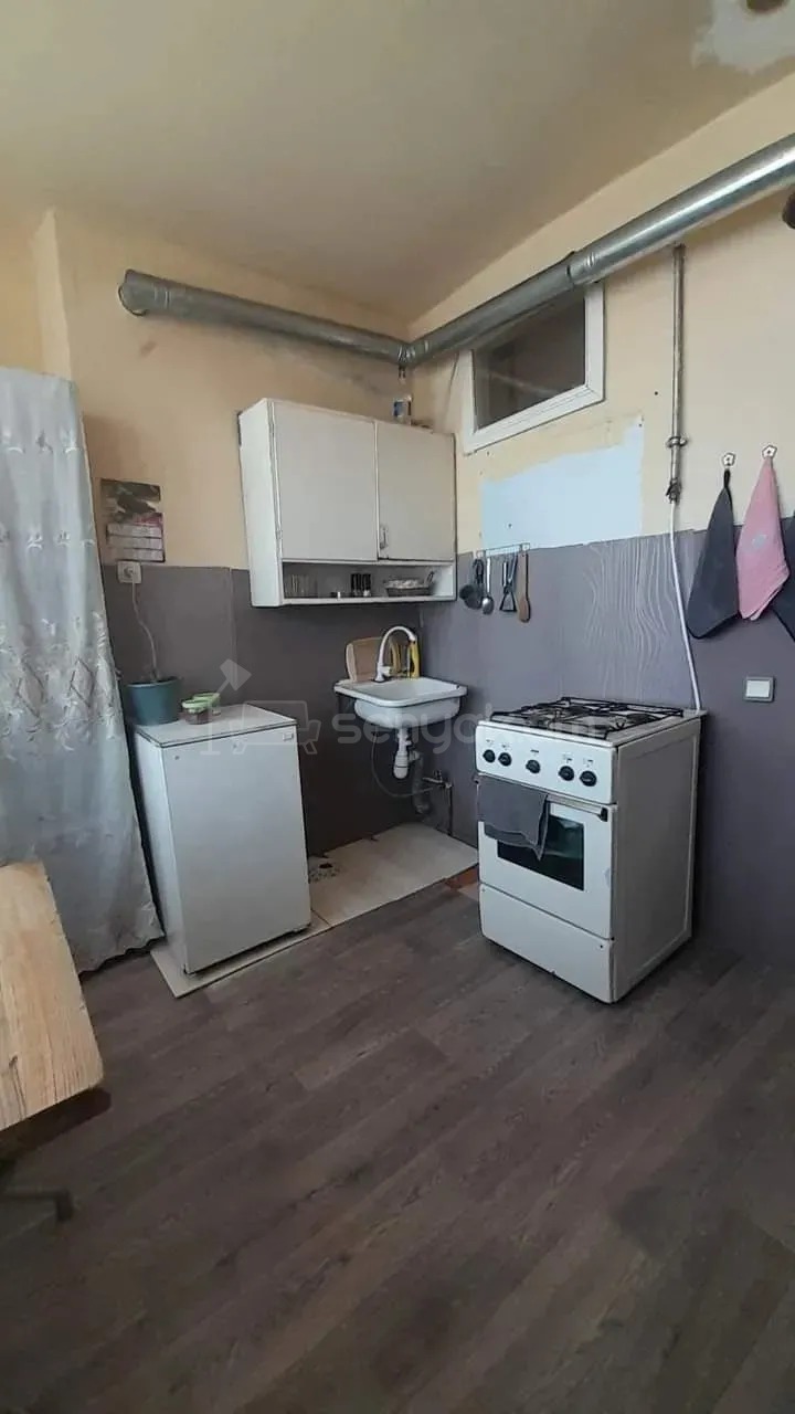 1 Սենյականոց Բնակարան Քարե Շենքում, 37քմ, 5/5 հարկ, Նորմալ Վիճակում, Մասամբ Կահավորված, Արևկող