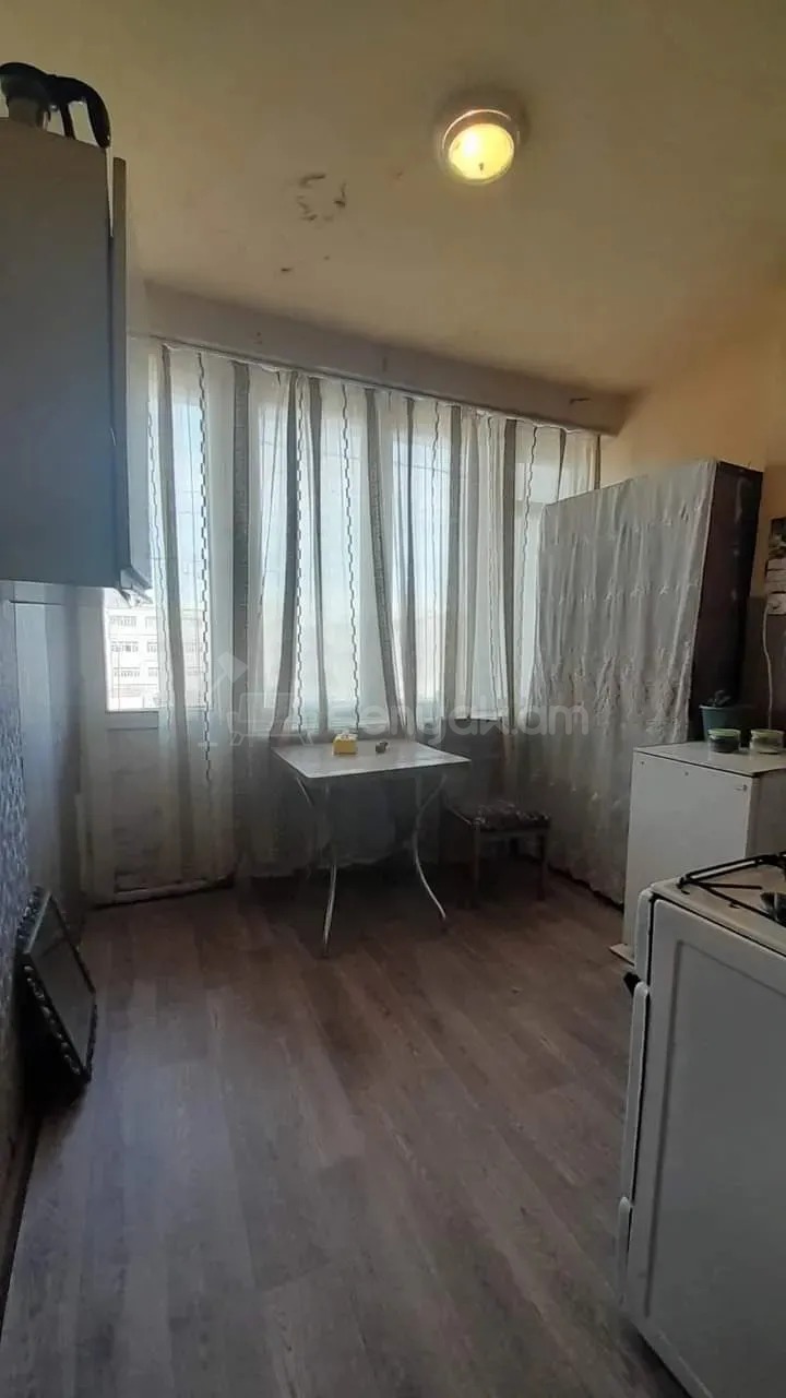 1 Սենյականոց Բնակարան Քարե Շենքում, 37քմ, 5/5 հարկ, Նորմալ Վիճակում, Մասամբ Կահավորված, Արևկող