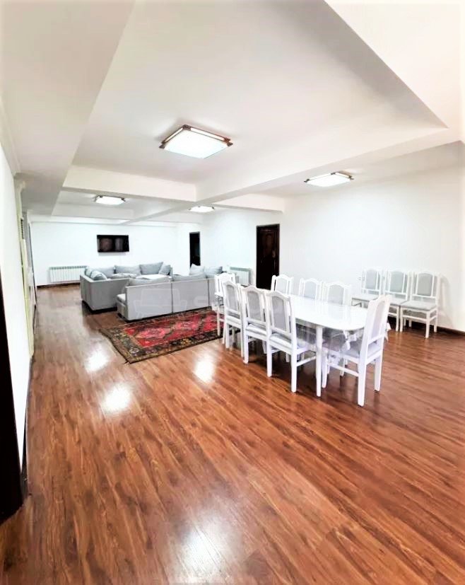 5 Սենյականոց Բնակարան Քարե Շենքում, 220քմ, 3/3 հարկ, Կապիտալ Վերանորոգված, Կահավորված, Արևկող