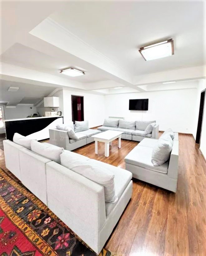 5 Սենյականոց Բնակարան Քարե Շենքում, 220քմ, 3/3 հարկ, Կապիտալ Վերանորոգված, Կահավորված, Արևկող