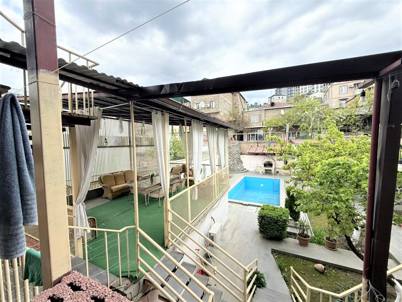 5 Սենյականոց Բնակարան Քարե Շենքում, 220քմ, 3/3 հարկ, Կապիտալ Վերանորոգված, Կահավորված, Արևկող