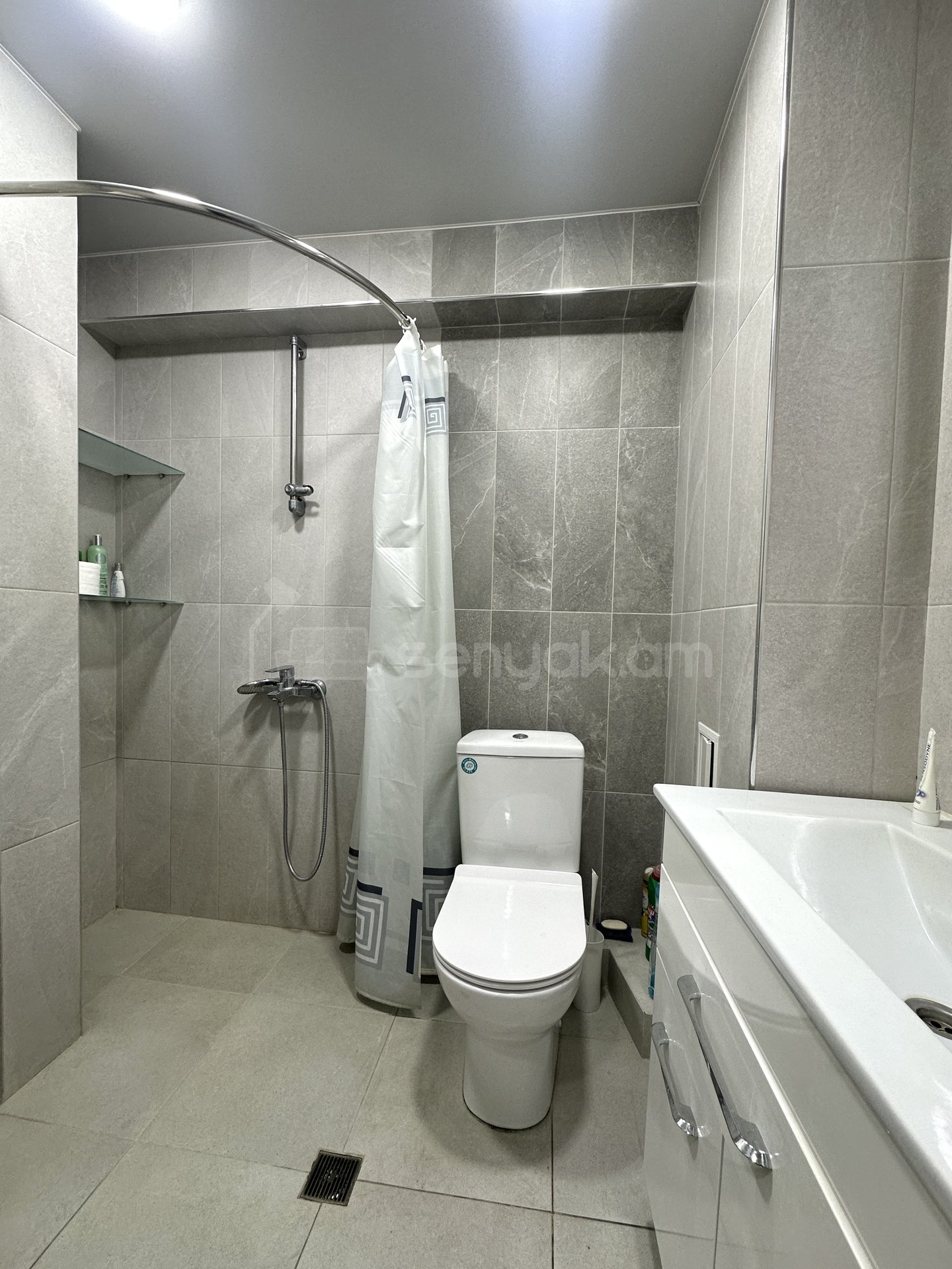 1 Սենյականոց Բնակարան, 40քմ, 3/9 հարկ, Կապիտալ Վերանորոգված