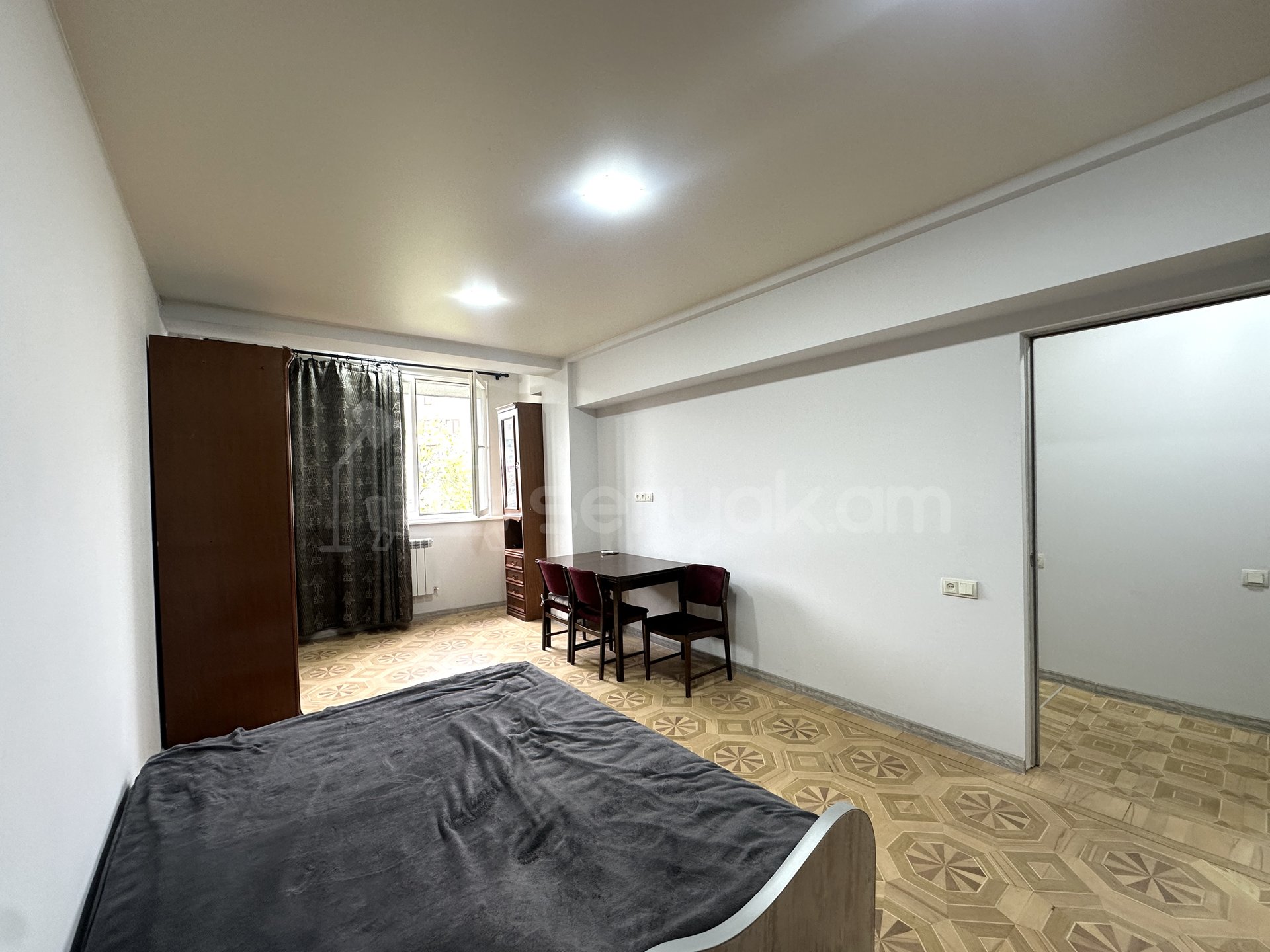 1 Սենյականոց Բնակարան, 40քմ, 3/9 հարկ, Կապիտալ Վերանորոգված