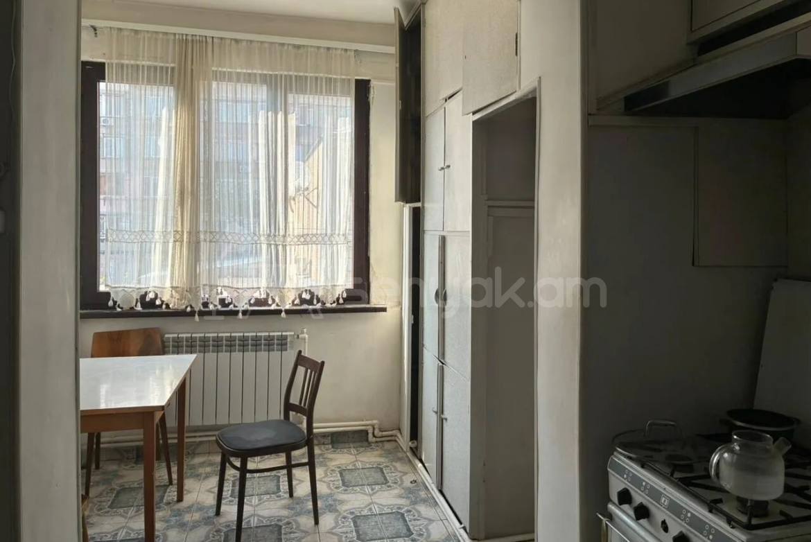 3 Սենյականոց Բնակարան Քարե Շենքում, 64քմ, 2/5 հարկ, Կոսմետիկ Վերանորոգված, Կահավորված