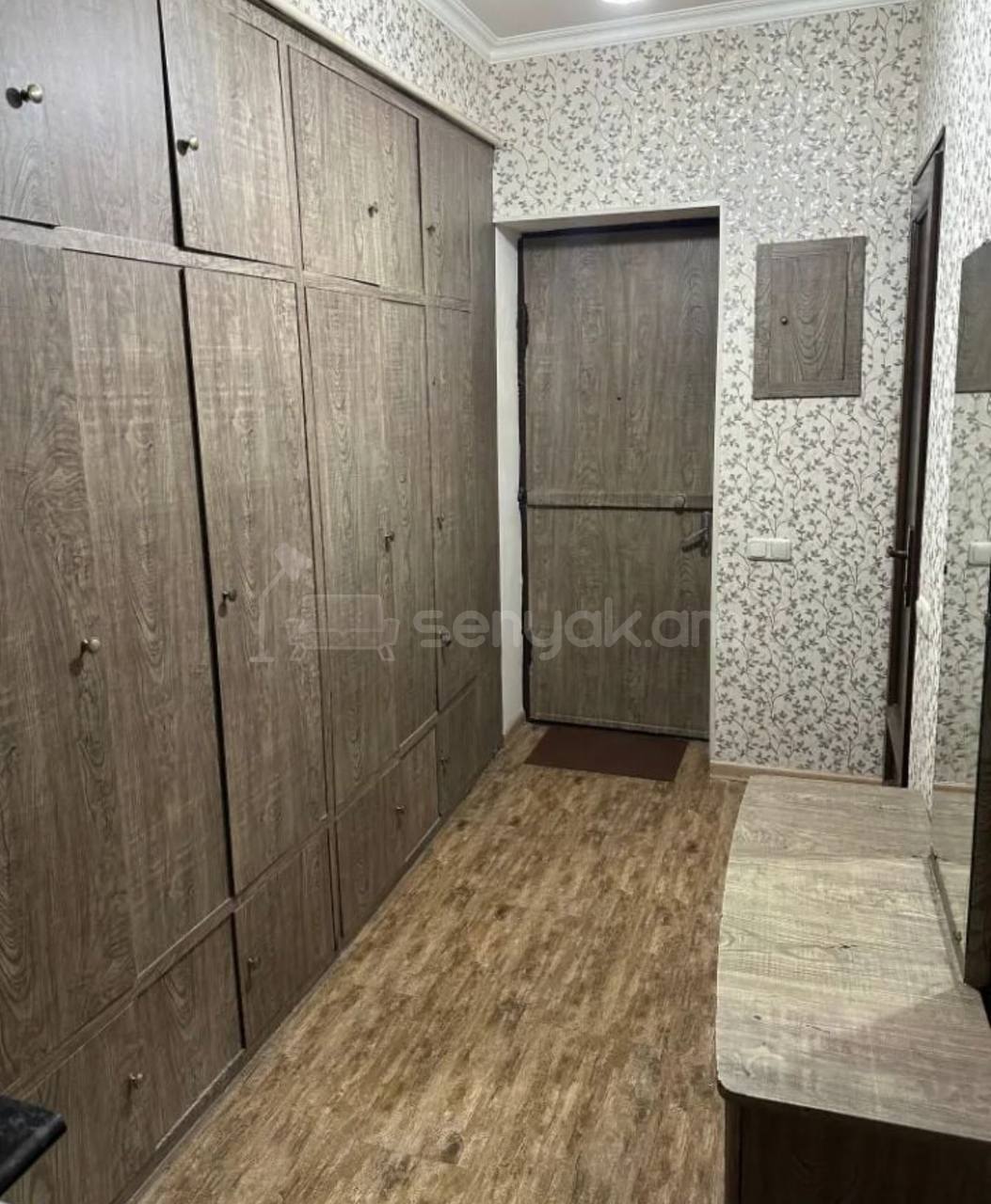 2 Սենյականոց Բնակարան Քարե Շենքում, 55քմ, 2/5 հարկ, Կապիտալ Վերանորոգված, Կահավորված