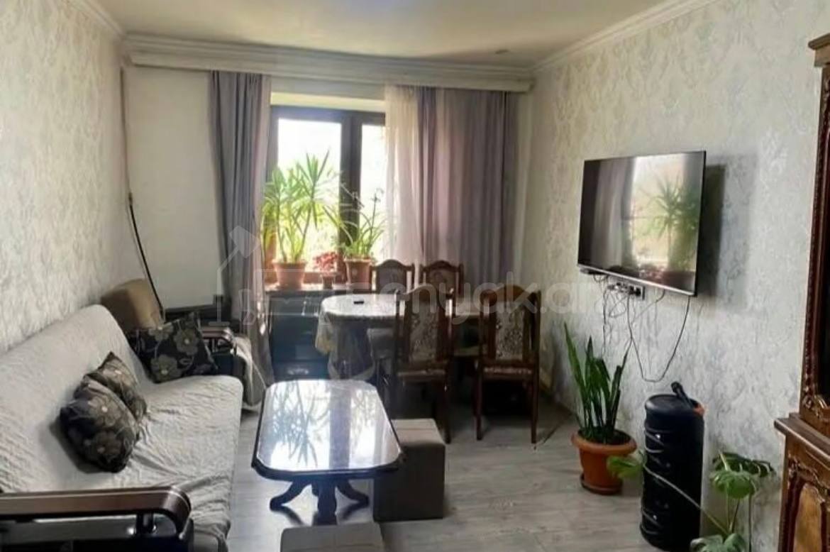 2 Սենյականոց Բնակարան Քարե Շենքում, 63քմ, 5/5 հարկ, Կապիտալ Վերանորոգված