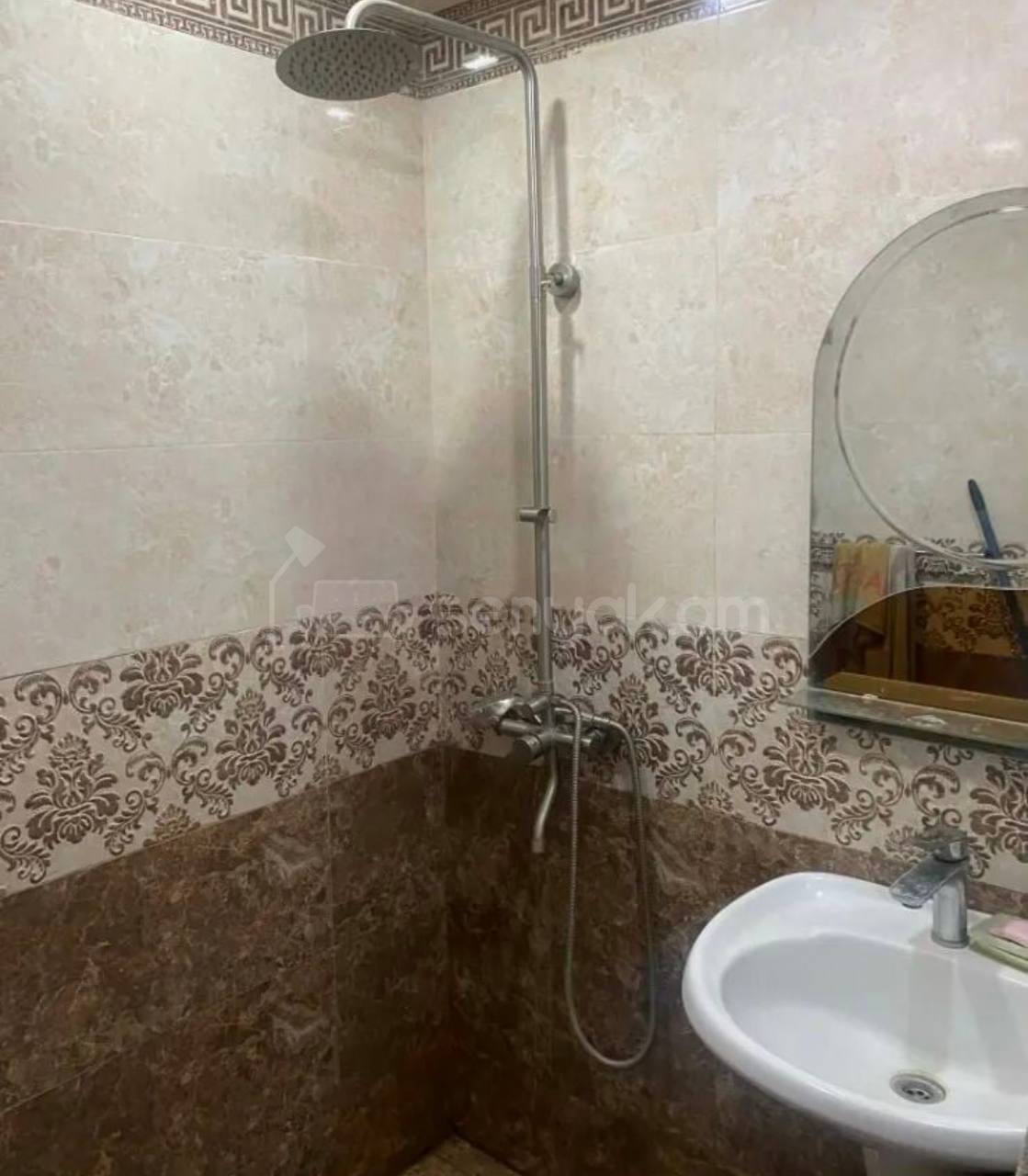 2 Սենյականոց Բնակարան Քարե Շենքում, 63քմ, 5/5 հարկ, Կապիտալ Վերանորոգված