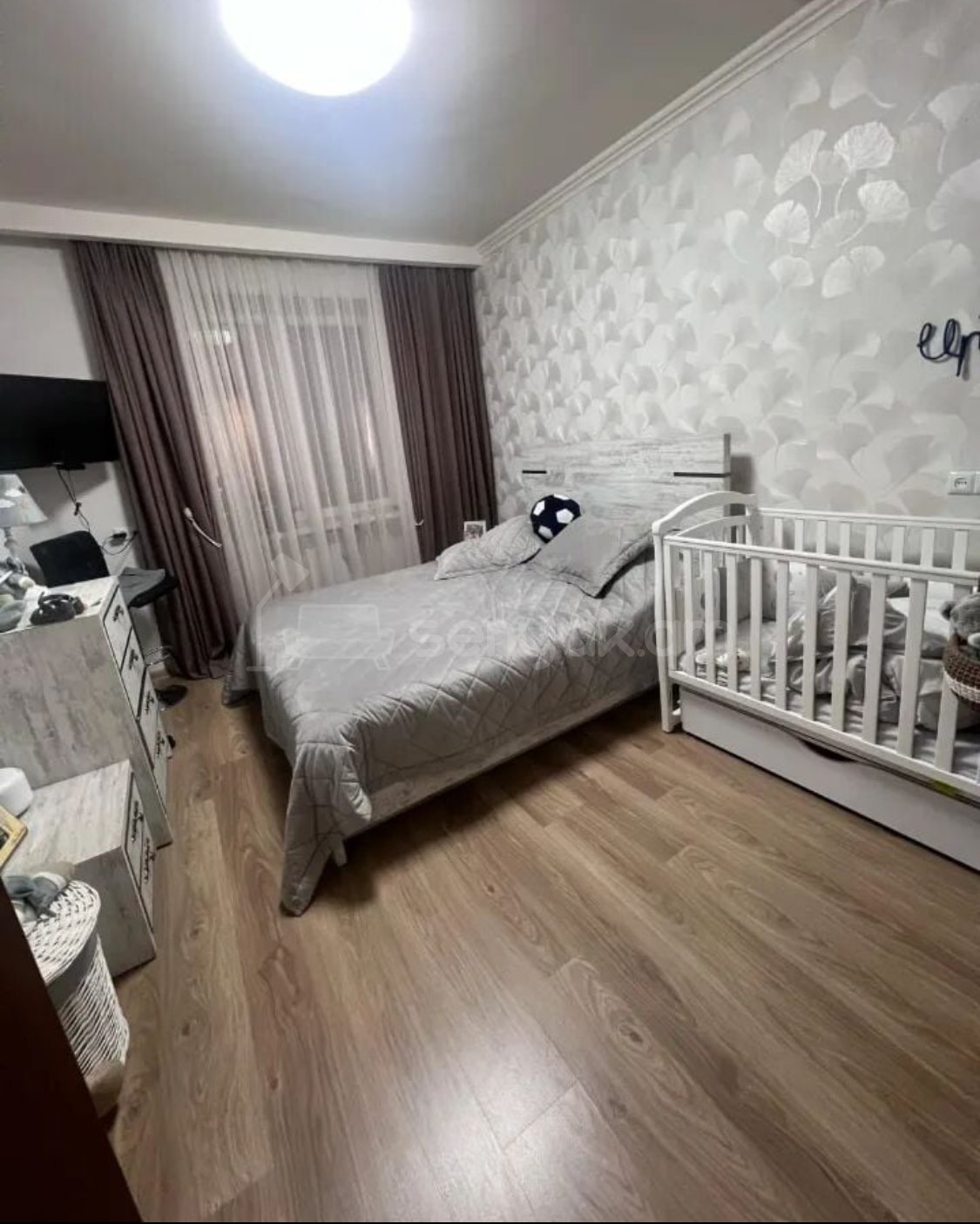 3 Սենյականոց Բնակարան Քարե Շենքում, 92քմ, 5/5 հարկ, Կապիտալ Վերանորոգված