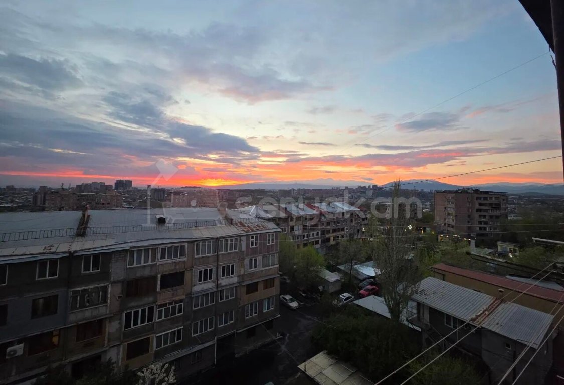 3 Սենյականոց Բնակարան Քարե Շենքում, 92քմ, 5/5 հարկ, Կապիտալ Վերանորոգված