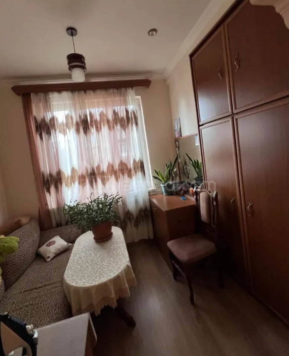 3 Սենյականոց Բնակարան Քարե Շենքում, 92քմ, 5/5 հարկ, Կապիտալ Վերանորոգված