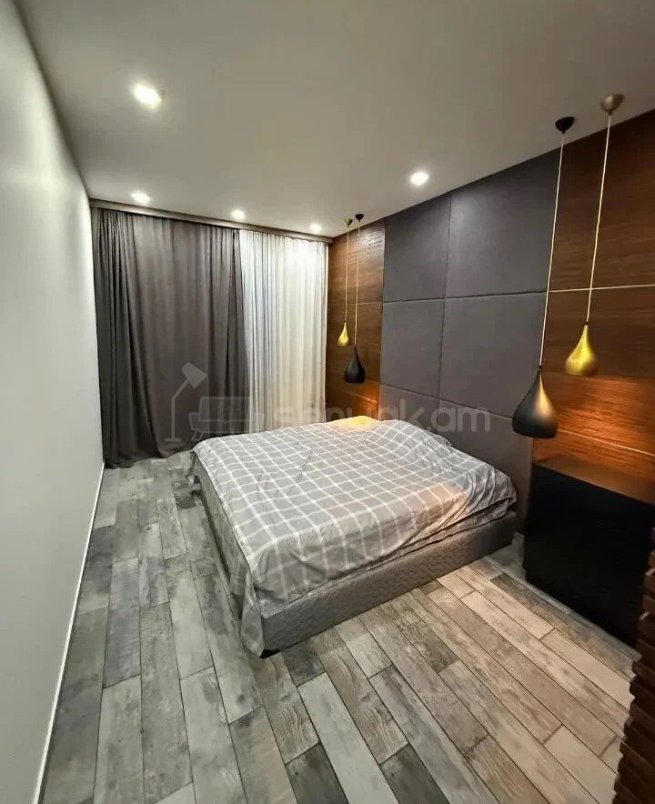 3 Սենյականոց Բնակարան Քարե Շենքում, 83քմ, 5/5 հարկ, Կապիտալ Վերանորոգված
