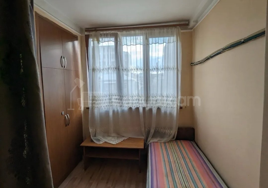 2 Սենյականոց Բնակարան Քարե Շենքում, 54քմ, 3/5 հարկ, Նորմալ Վիճակում, Կահավորված, Արևկող