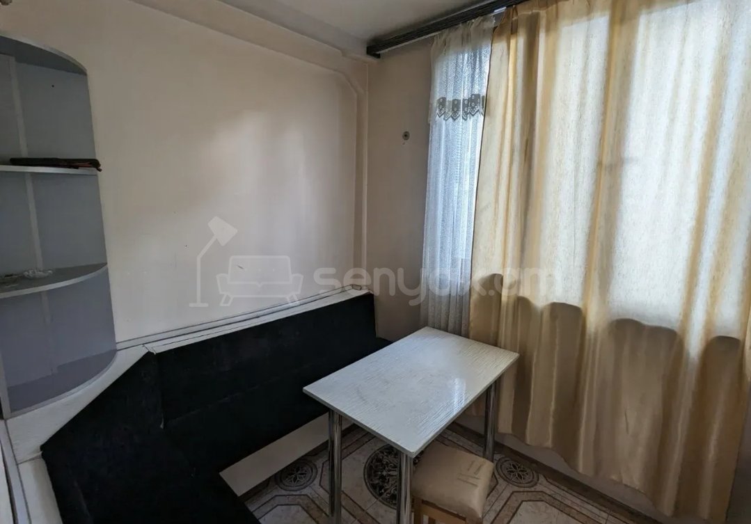 2 Սենյականոց Բնակարան Քարե Շենքում, 54քմ, 3/5 հարկ, Նորմալ Վիճակում, Կահավորված, Արևկող