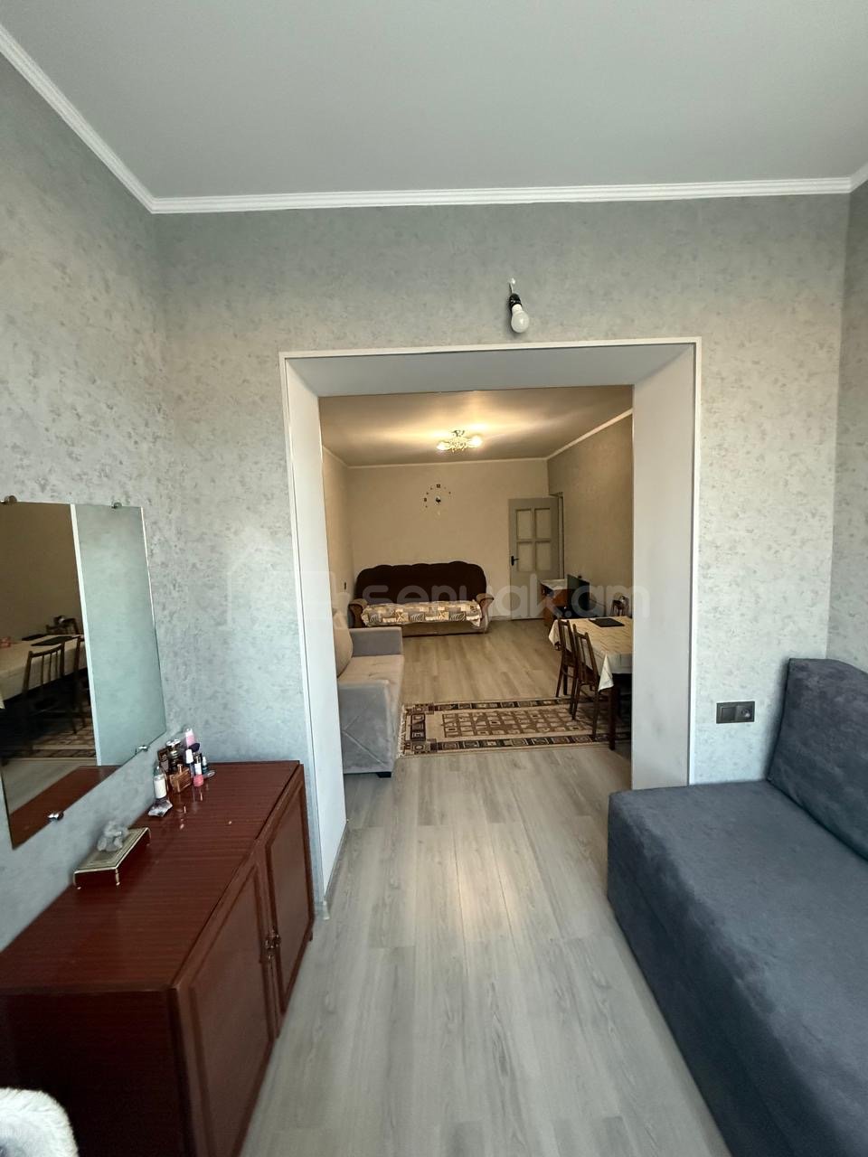 1 Սենյականոց Բնակարան Քարե Շենքում, 38քմ, 3/5 հարկ, Նորմալ Վիճակում, Կահավորված