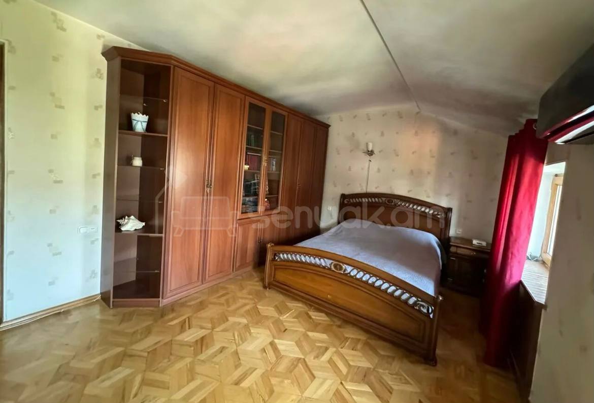 8 Սենյականոց Շքեղ Առանձնատուն, 360քմ, Լողավազանով, Ավտոտնակով