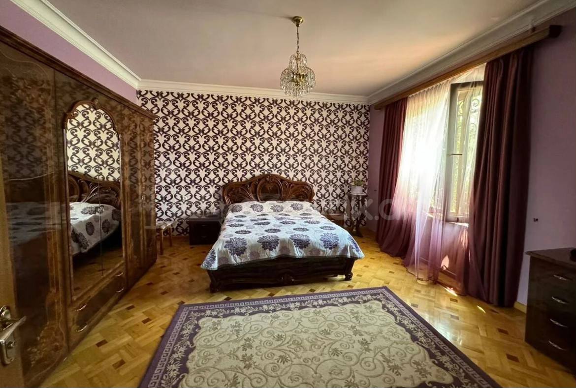 8 Սենյականոց Շքեղ Առանձնատուն, 360քմ, Լողավազանով, Ավտոտնակով