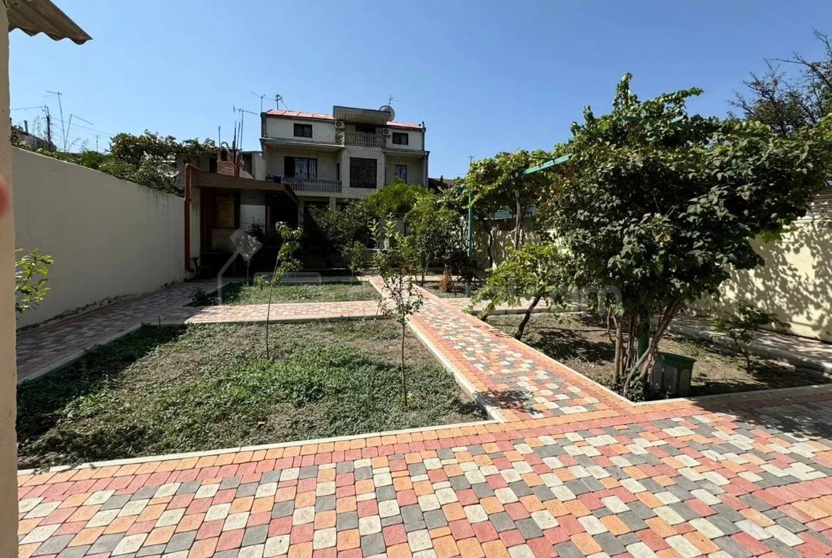 8 Սենյականոց Շքեղ Առանձնատուն, 360քմ, Լողավազանով, Ավտոտնակով