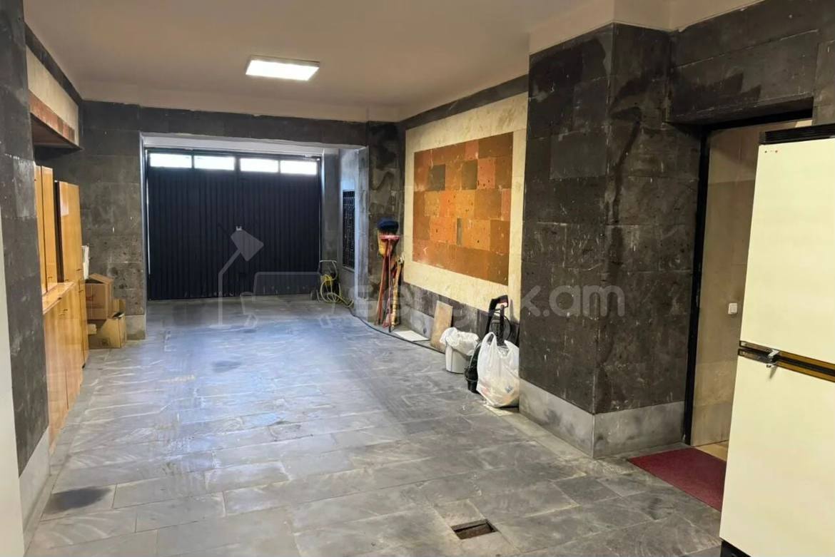 8 Սենյականոց Շքեղ Առանձնատուն, 360քմ, Լողավազանով, Ավտոտնակով