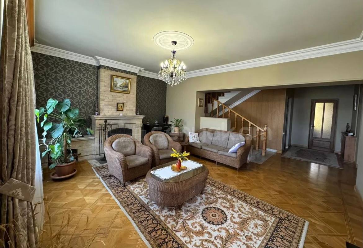 8 Սենյականոց Շքեղ Առանձնատուն, 360քմ, Լողավազանով, Ավտոտնակով