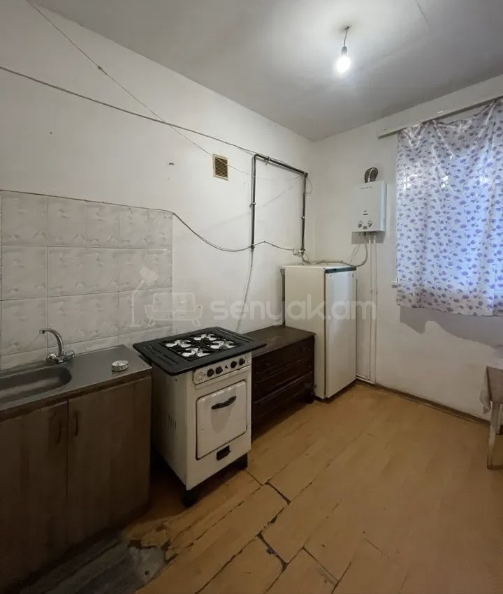 2 Սենյականոց Բնակարան Քարե Շենքում, 58քմ, 2/5 հարկ, Նորմալ Վիճակում