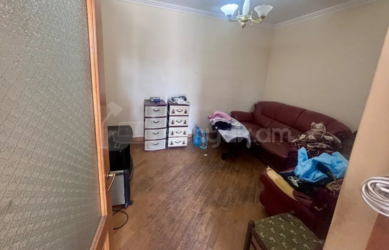 2 Սենյականոց Բնակարան Քարե Շենքում, 48քմ, 1/1 հարկ, Նորմալ Վիճակում, Կահավորված