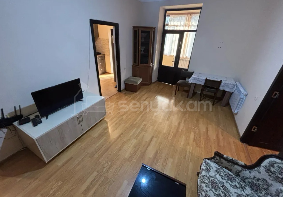 2 Սենյականոց Բնակարան Քարե Շենքում, 65քմ, 1/5 հարկ, Կապիտալ Վերանորոգված