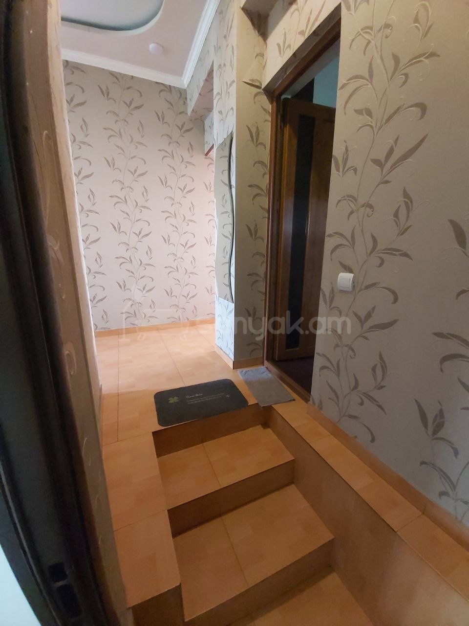 8 Սենյականոց Բնակարան Նորակառույցում, 100քմ, 1/3 հարկ, Կապիտալ Վերանորոգված