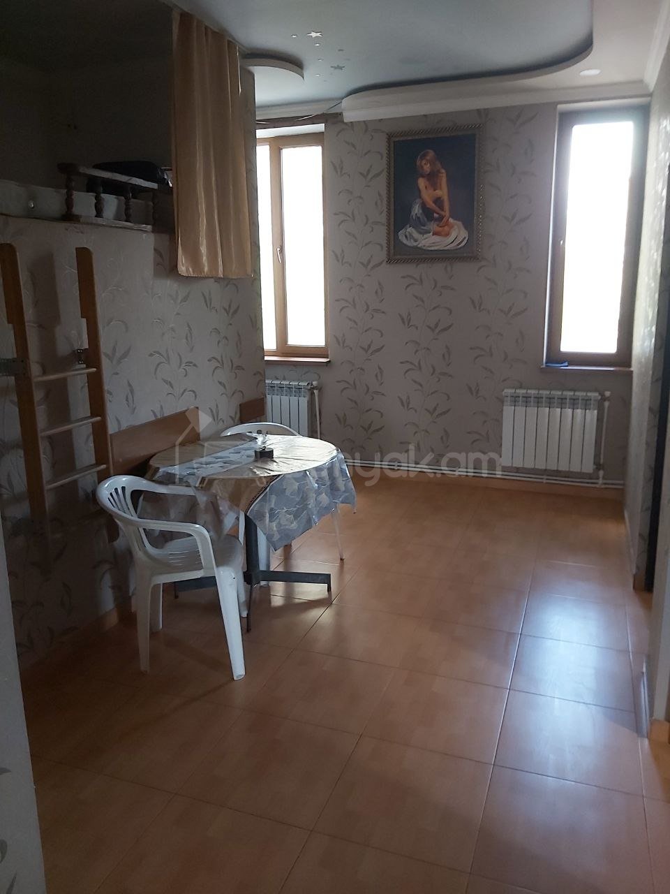 8 Սենյականոց Բնակարան Նորակառույցում, 100քմ, 1/3 հարկ, Կապիտալ Վերանորոգված